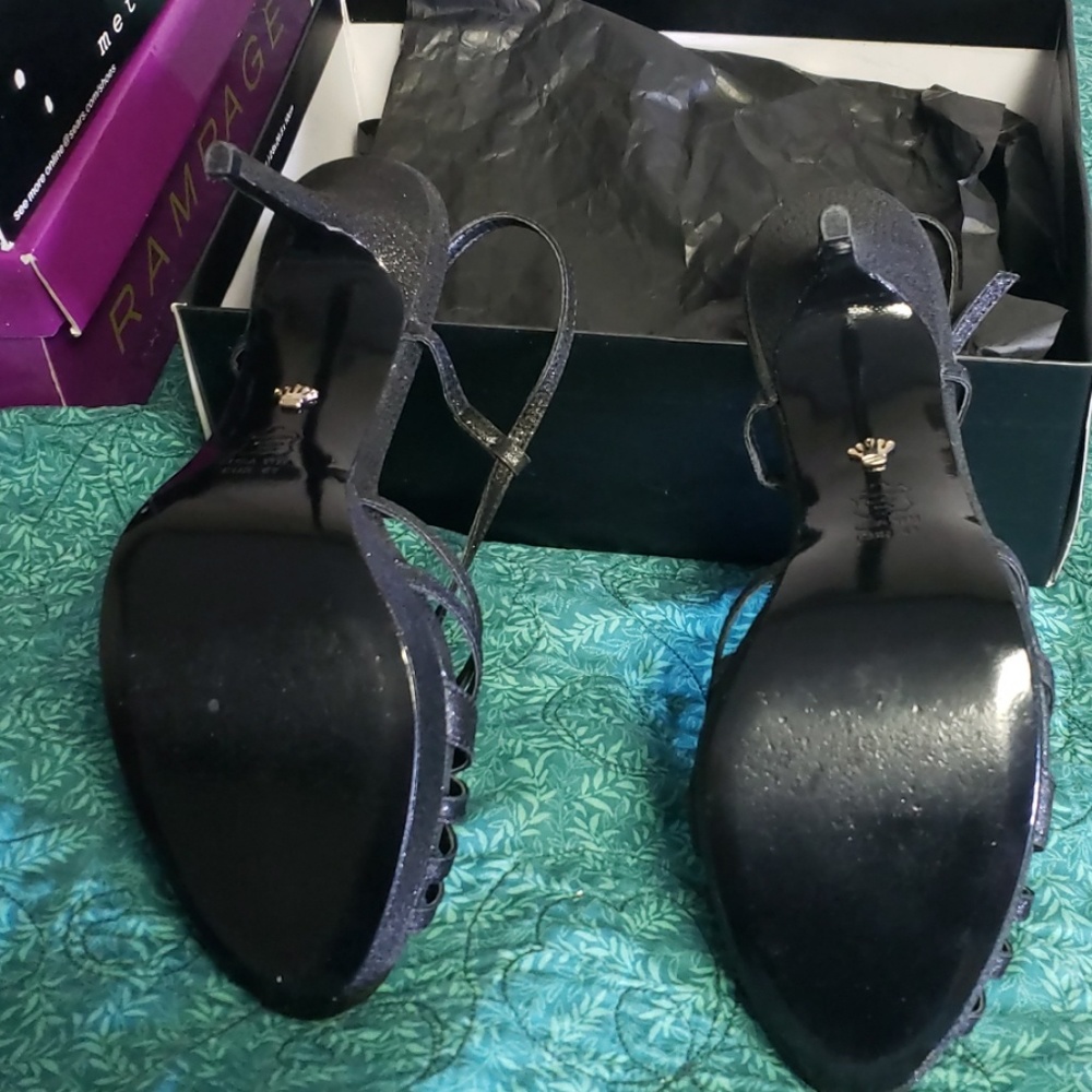 Heels - Picture 4 of 4